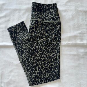 PINK Victoria's Secret Black and Green Leopard Print Leggings